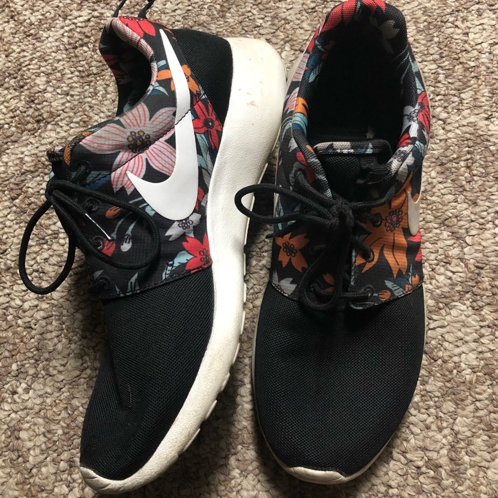 Nike tennis shoes